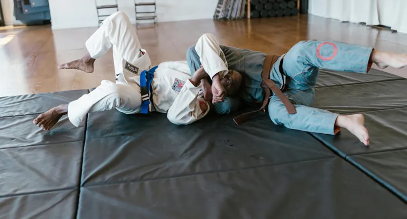 Skillnaden mellan MMA och BJJ när det gäller skador